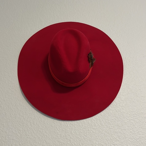 Red hat - Picture 3 of 4